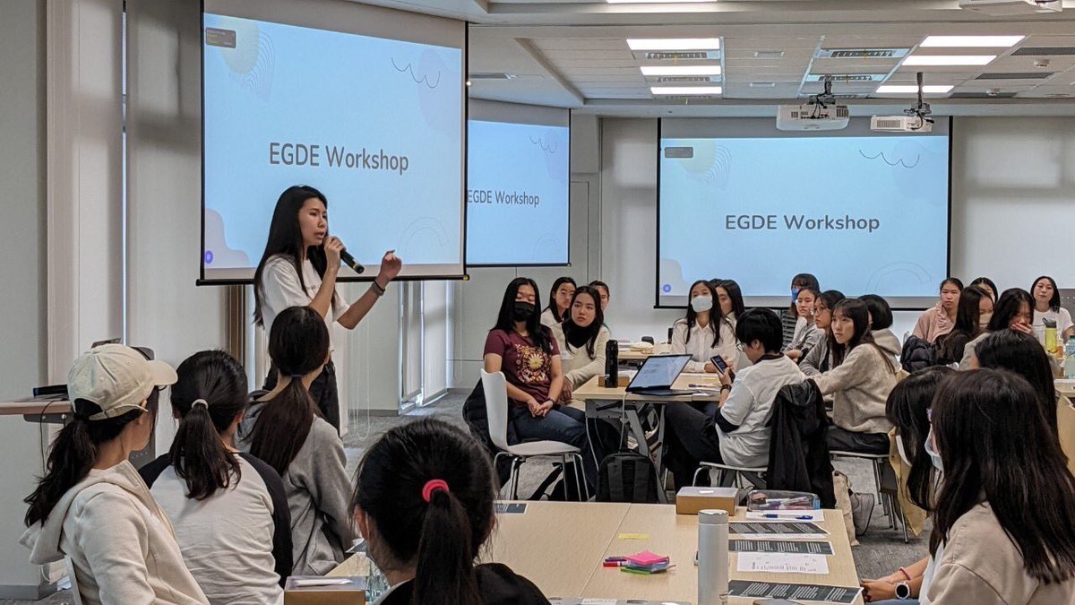 vvntp6's tweet image. Led a workshop of 50 high school girls at the @GirlsinTech Taiwan event today, sponsored by American Institute in Taiwan. I introduced the EDGE framework by @ProfLauraHuang and they LOVED it!