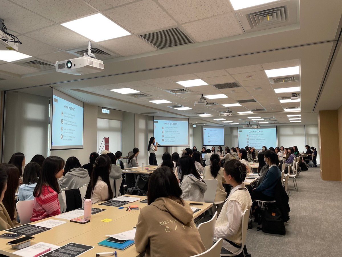vvntp6's tweet image. Led a workshop of 50 high school girls at the @GirlsinTech Taiwan event today, sponsored by American Institute in Taiwan. I introduced the EDGE framework by @ProfLauraHuang and they LOVED it!