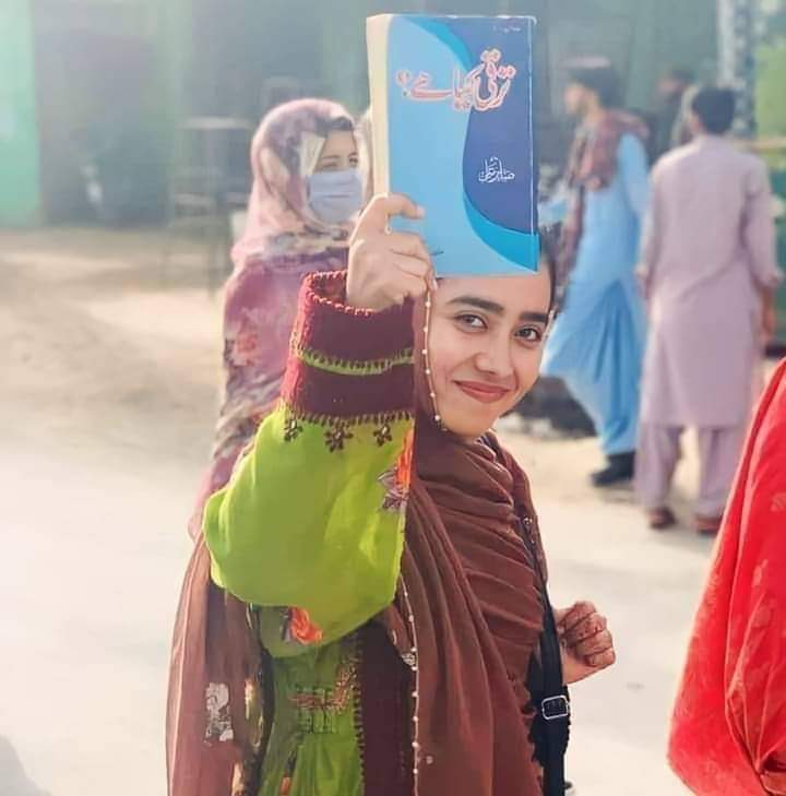 عورت کے ہاتھ میں کتاب ہی سب سے بڑی ترقی ہے۔