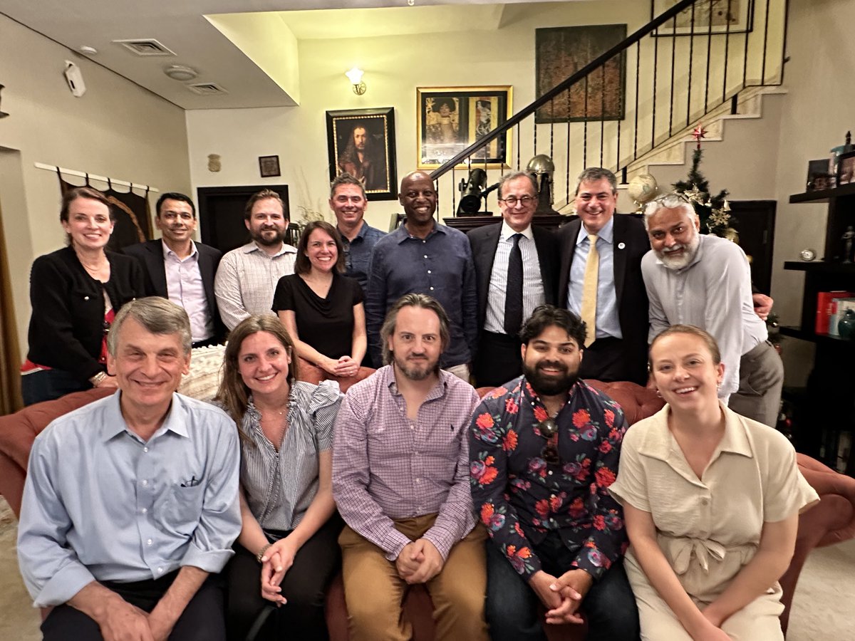 Best. Team. Ever. Such a wonderful evening to bring the entire #cop28 ⁦@ColumbiaUEnergy⁩ team together for dinner this evening. Feel lucky to work with these brilliant—and fun!—colleagues.