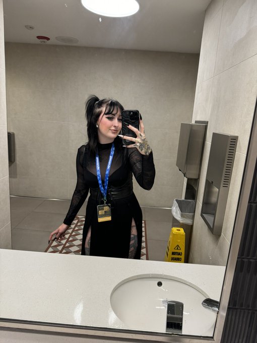Hiiiii 🖤 https://t.co/xA36nw08Z6