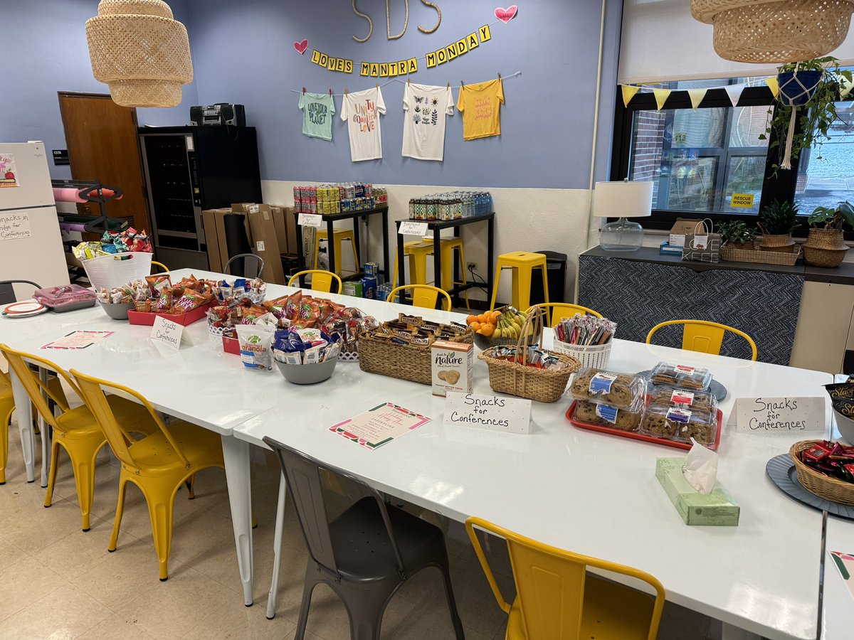 SmallwoodDrive's tweet photo. We are so fortunate at Smallwood to have the SDS PTA! The #FeedTheTeachers drive was very much appreciated on a couple of longer days at school during parent-teacher conferences.
#OurCommunity
#Appreciation https://t.co/fZPmziuyCY