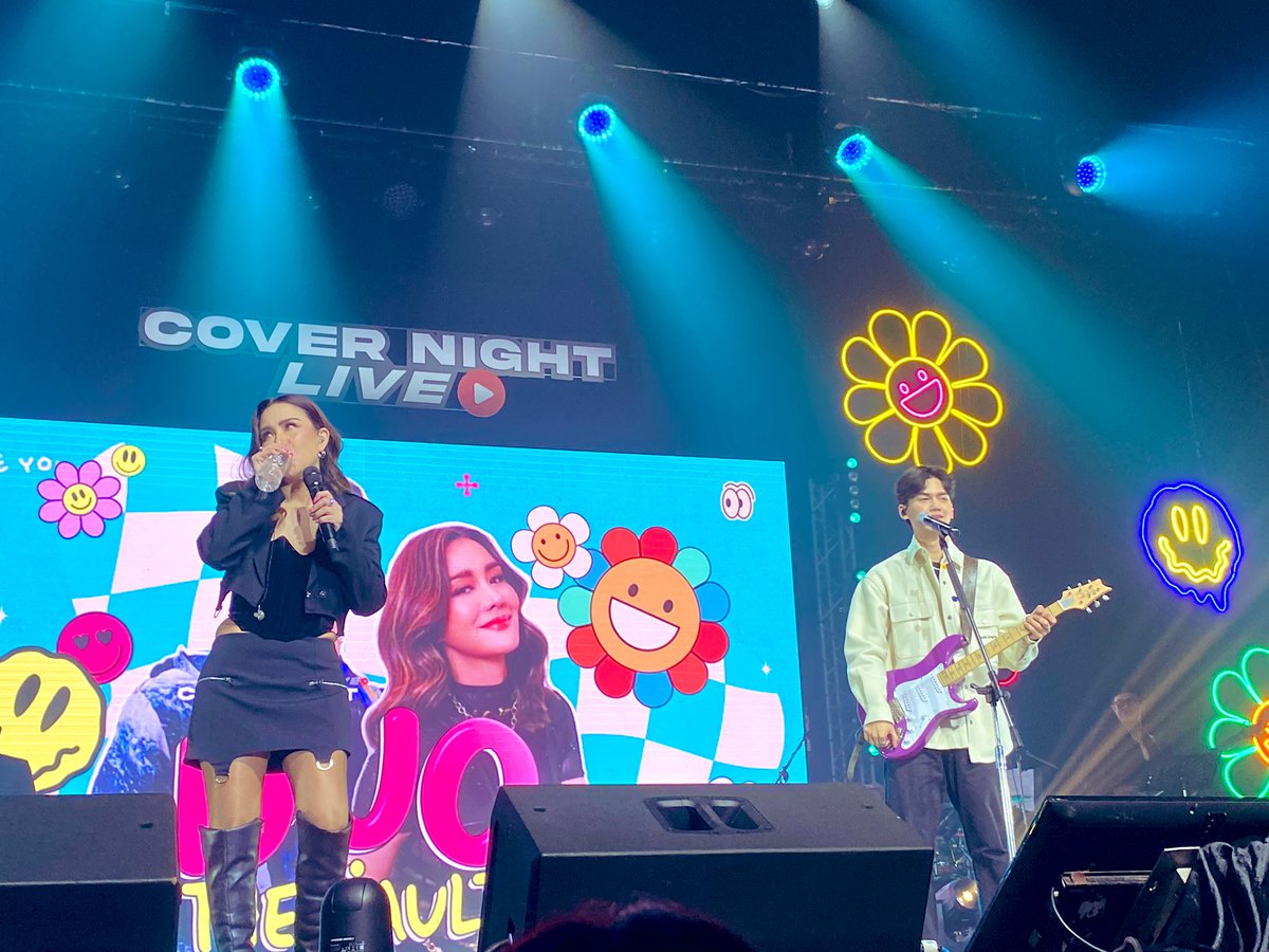AeefZaa's tweet photo. Very lucky for this concert 😘😘 https://t.co/JvHanO45KK