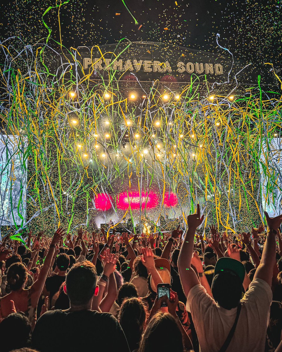 victormotta's tweet photo. #thekillers #PrimaveraSoundSaoPaulo #rock #shotoniphone #rockfestival #showthekillers #TheKillersBrasil2023 #PrimaveraSoundRock #ShowAoVivo #TheKillersNoBrasil #EnergiaRock #FestivalPrimaveraSound #RockBrasileiro #FestivalRock https://t.co/FG2Ln7z9ei