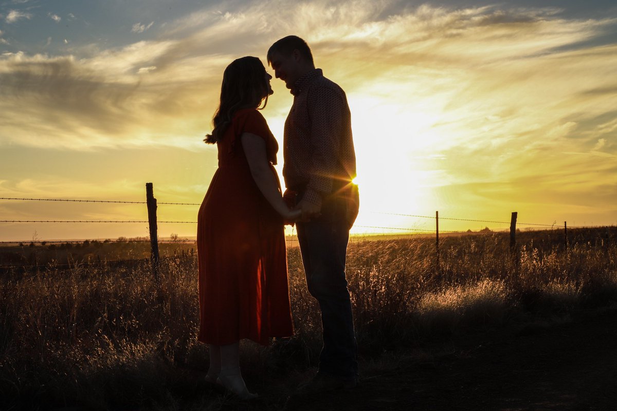 HubertKalista's tweet photo. 3 more weeks till sweet baby girl makes her arrival! Mom and Dad are getting anxious to meet you!💕 https://t.co/3JI9GWQE8d
