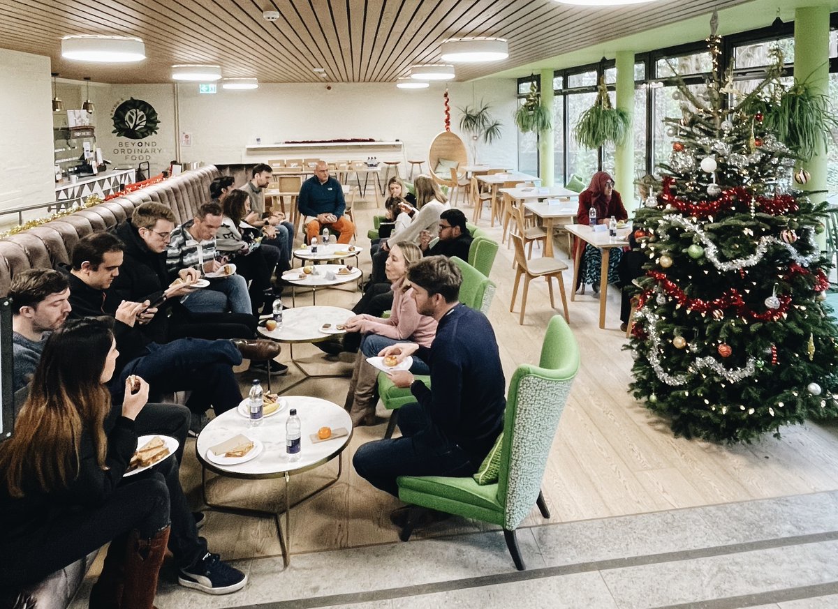 OxfordMMEd's tweet photo. Another successful (festive!) seminar weekend on the MSc in #MedEd @OxfordDeptofEd🎄. Seminar topics ranged from clinical service vs. education, values- &amp; standards-based curriculum, programmatic assessment &amp; feedback, quality criteria for evaluating educational research &amp; more! https://t.co/gRj13faaMP