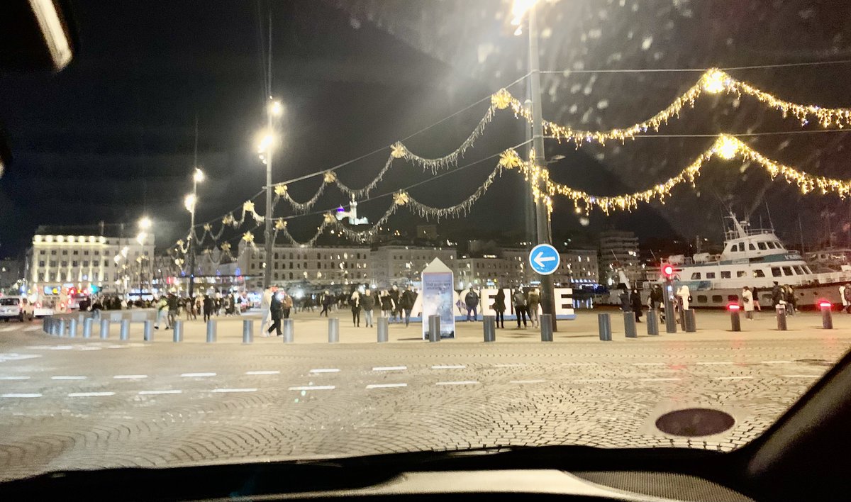 LFA0360's tweet photo. @AudreyGatian @BenoitPayan @marseille Vous avez dit illuminations? Seule la partie de côté Mairie du Vieux Port est illuminée . Le reste,jusqu’au au Pharo … est d’une tristesse sombre!Des familles de https://t.co/WaK5VFr214 https://t.co/nX2E2VJdeu https://t.co/AVK75DsFwH pour rien essence,parking,metro💶@laprovence https://t.co/2PxQW6mhaI