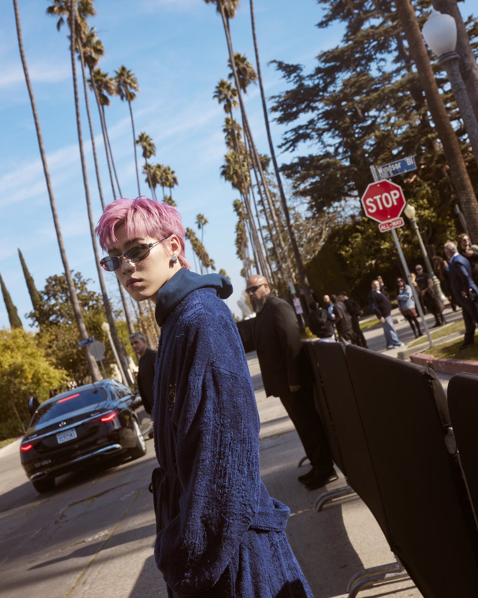 PPKrit_Ent's tweet photo. PP KRIT SHOW LOOK AT BALENCIAGA FALL 24 SHOW IN LA

แบรนด์แอมบาสเดอร์คนสำคัญของ Balenciaga อย่าง 'พีพี กฤษฏ์' เข้าร่วมชมแฟชั่นโชว์คอลเล็กชั่น Fall 24 ของ Balenciaga ณ นครลอสแองเจลลิส รัฐแคลิฟอร์เนีย ประเทศสหรัฐอเมริกา โดยในครั้งนี้ พีพีสวมใส่เสื้อโค้ทชุดคลุมอาบน้ำที่โดดเด่นและสะดุดตา ซึ่งเป็นโททัลลุคจาก Balenciaga คอลเล็กชั่นฤดูร้อน 2024 😎

#PPKRITxBALENCIAGAFALL24
#BALENCIAGA #Fall24
#PPKritt