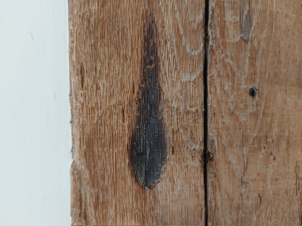 Here's an article to warm you up on a cold day - Burn Marks, looking at tear-shaped scorches on the walls of historic buildings. Once thought to be accidental candle burns but now widely interpreted as apotropaic... and with a curious seasonal link.

…iskeleheritage.triskelepublishing.com/mediaeval-myth…