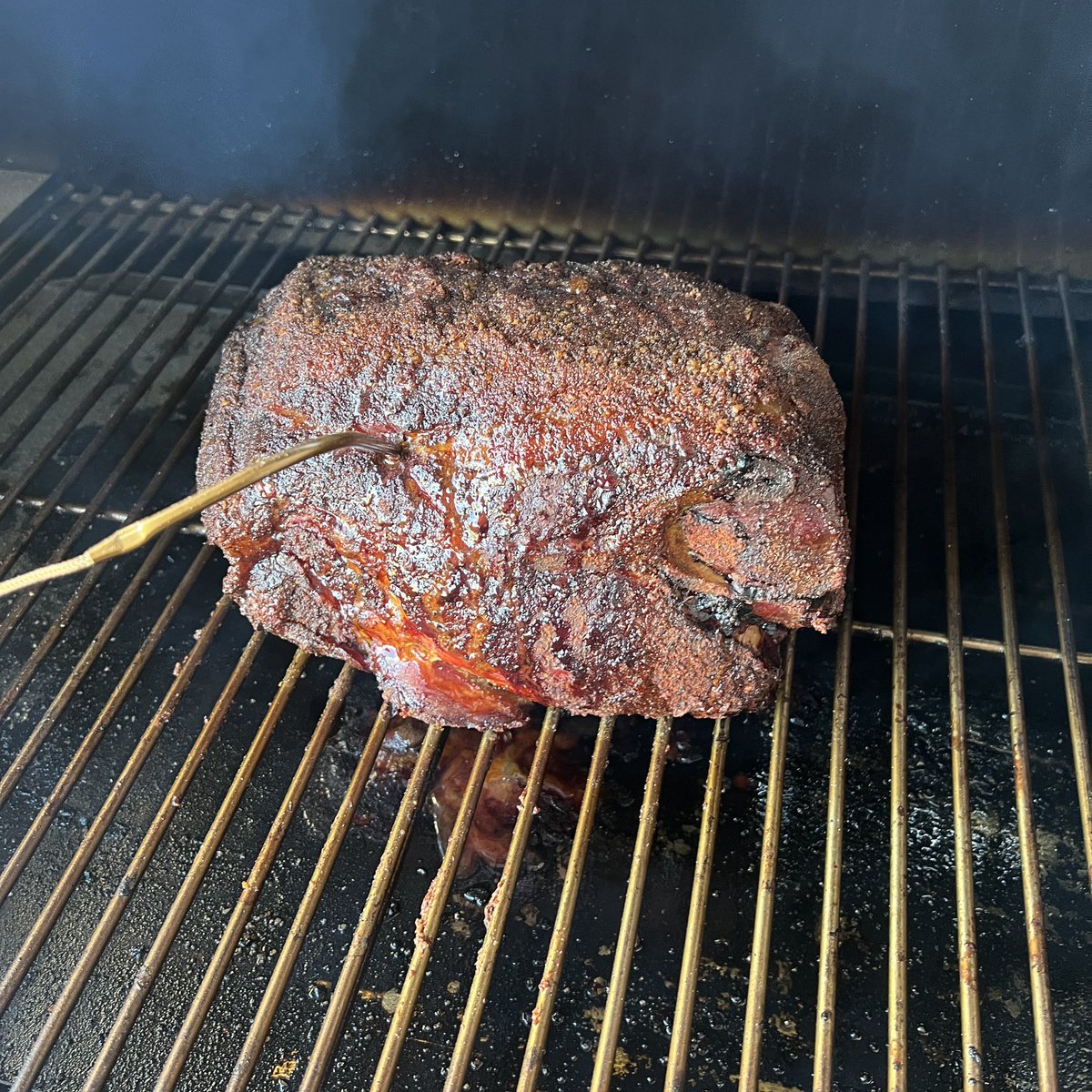 papabearaz's tweet image. Low and slow pulled pork today. Been on the #recteq Deckboss for about 10hrs so far at 200f. A few more hours then nom nom time! #BBQ