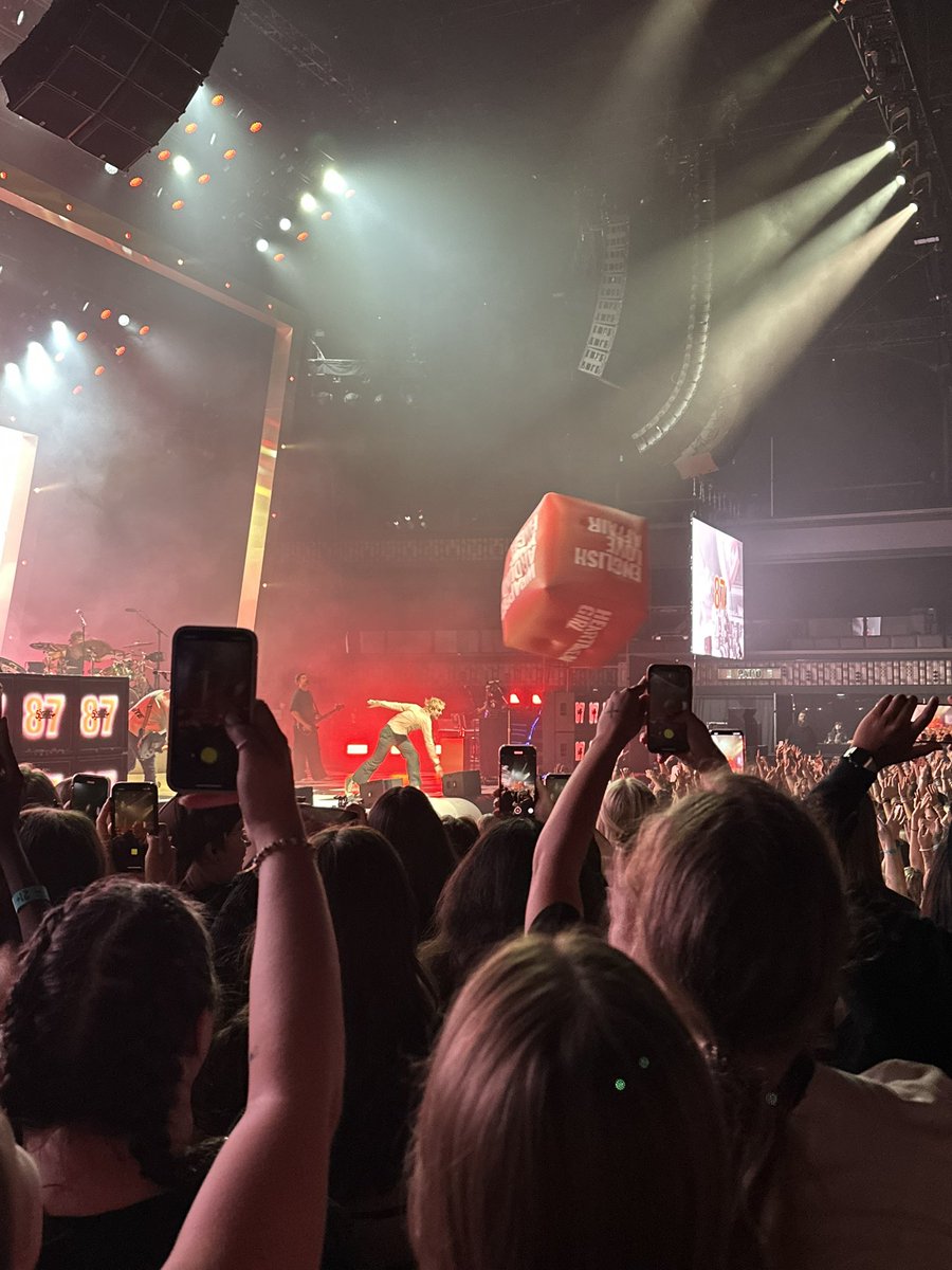 allisonraine98's tweet photo. Happy birthday @5SOS!

I have been a fan for 10 of their 12 years of being a band and it has been such an incredible experience and I look forward to many more years of music and memories! https://t.co/LSewXKSLFV