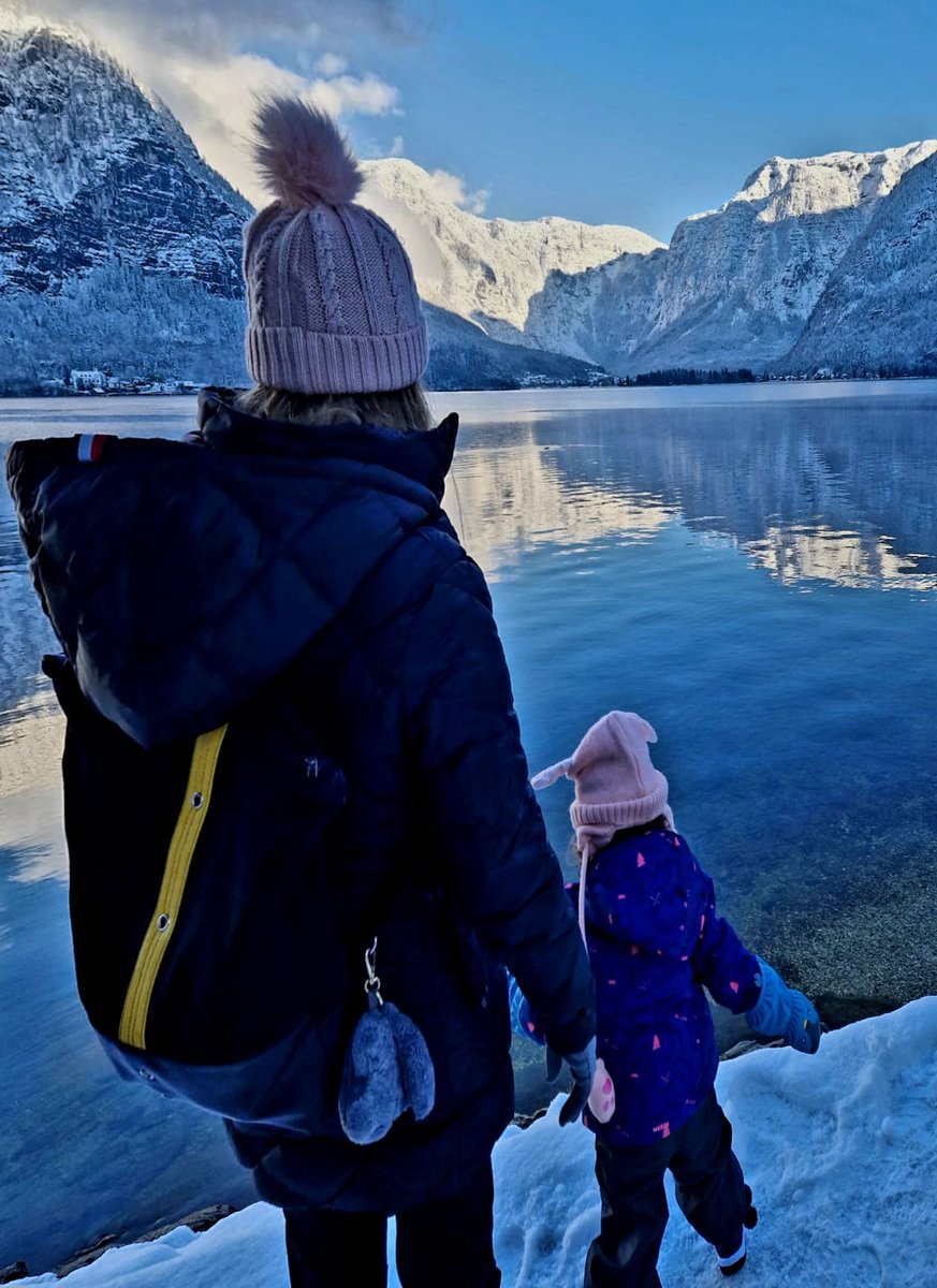 adasvoja's tweet photo. lara i emili danas...#hallstat https://t.co/6nZ9QQROux