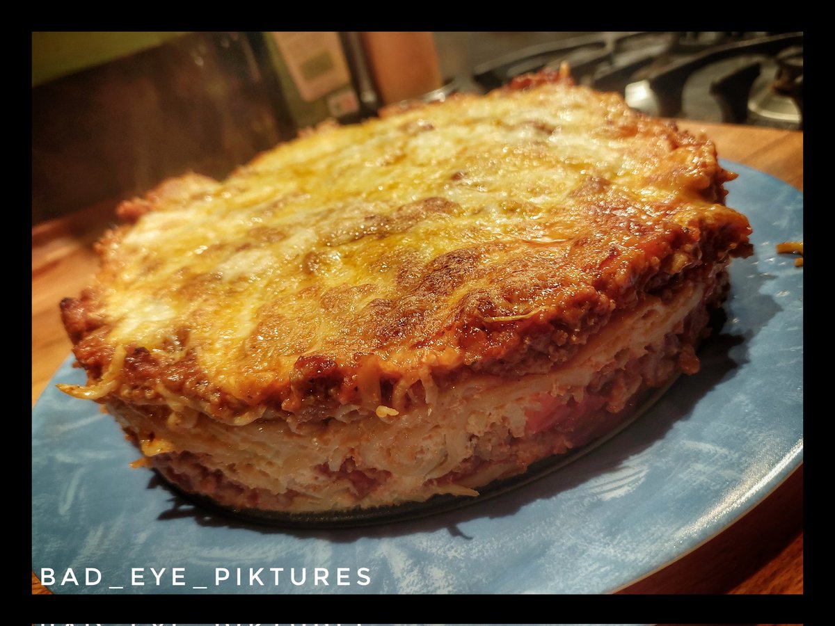rockabilly_ron's tweet photo. Cold #snow outside, hot #spaghetticake inside. https://t.co/McqZ3VdzQ5