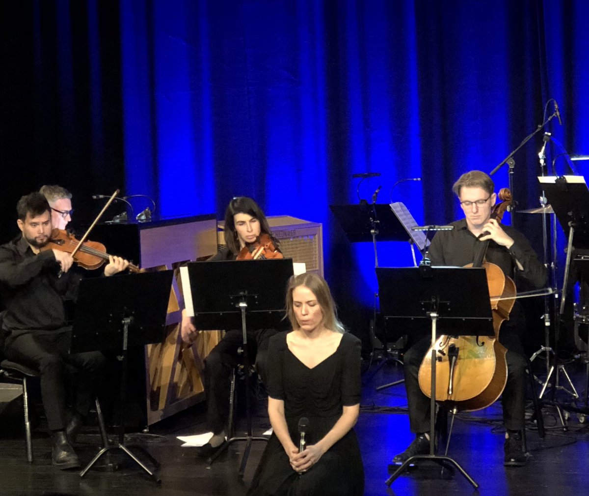 Ojojoj - vilken konsert! 🤩
Norrbotten NEO &amp; Frida Hyvönen: musiken, texterna och platsen: min gamla skolaula i Råneå. Det här glömmer vi inte i första taget.