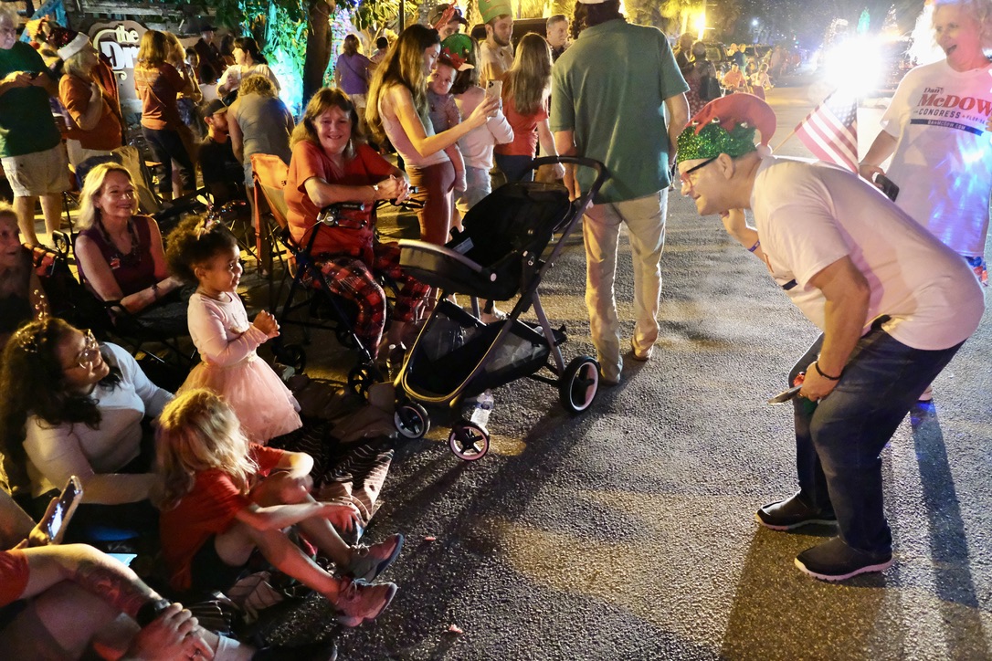 postcards4USA's tweet photo. Marched in the Vero Beach Christmas parade w/ Democratic Candidate for Congress, Dan McDow.
https://t.co/nRjvFzIR2q #FL8
Opponent, Bill Posey, authored "Birther Bill", supported Affordable Care Act repeal, voted to not certify election, shouted “Let's Go Brandon on House Floor. https://t.co/8JSbRwmRbt