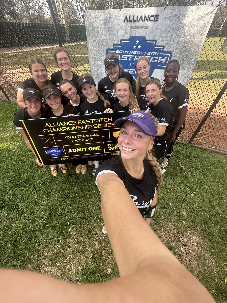 Emma Mayes tweet media