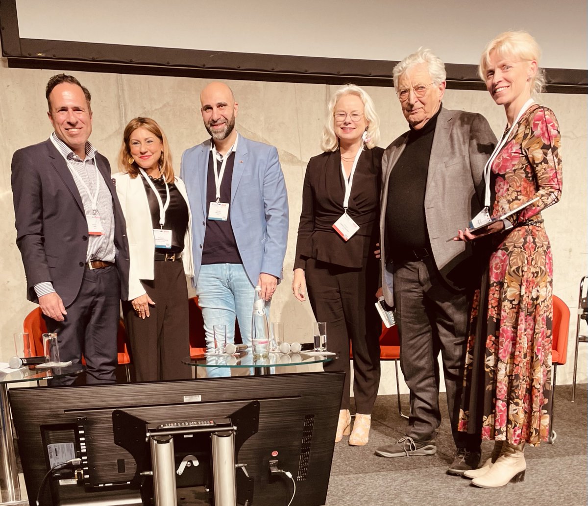 Eva-Lotta Brakemeier (@evalottabra) on Twitter photo Rückblick 1 #DGPPNKongress2023: wertvolles Panel “Wie kann Psychiatrie & Psychotherapie zur Demokratieförderung beitragen?” mit G. Baum, <a href="/AhmadMansour__/">Ahmad Mansour 🎗️</a> <a href="/egnargess/">Nargess Eskandari-Grünberg</a> <a href="/MazdaAdli/">Mazda Adli</a> Fazit: Gesellschaftspolitische Verantwortung übernehmen & Handlungsmöglichkeiten nutzen! #Demokratie Rückblick 1 #DGPPNKongress2023: wertvolles Panel “Wie kann Psychiatrie & Psychotherapie zur Demokratieförderung beitragen?” mit G. Baum, <a href="/AhmadMansour__/">Ahmad Mansour 🎗️</a> <a href="/egnargess/">Nargess Eskandari-Grünberg</a> <a href="/MazdaAdli/">Mazda Adli</a> Fazit: Gesellschaftspolitische Verantwortung übernehmen & Handlungsmöglichkeiten nutzen! #Demokratie