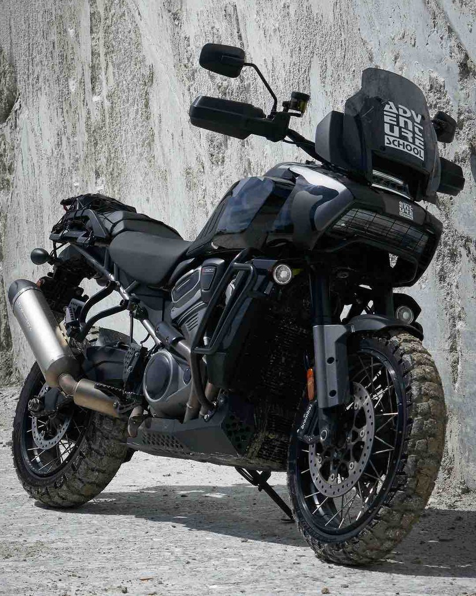 RideDunlop's tweet photo. Trailmax Raid on the @harleydavidson Pan America will get you anywhere 💪
📸 @dunlopmoto @adventureschool
#RideDunlop #TrailmaxRaid #HarleyDavidson #HarleyAdventures #PanAmerica https://t.co/7dyDBcGkUe