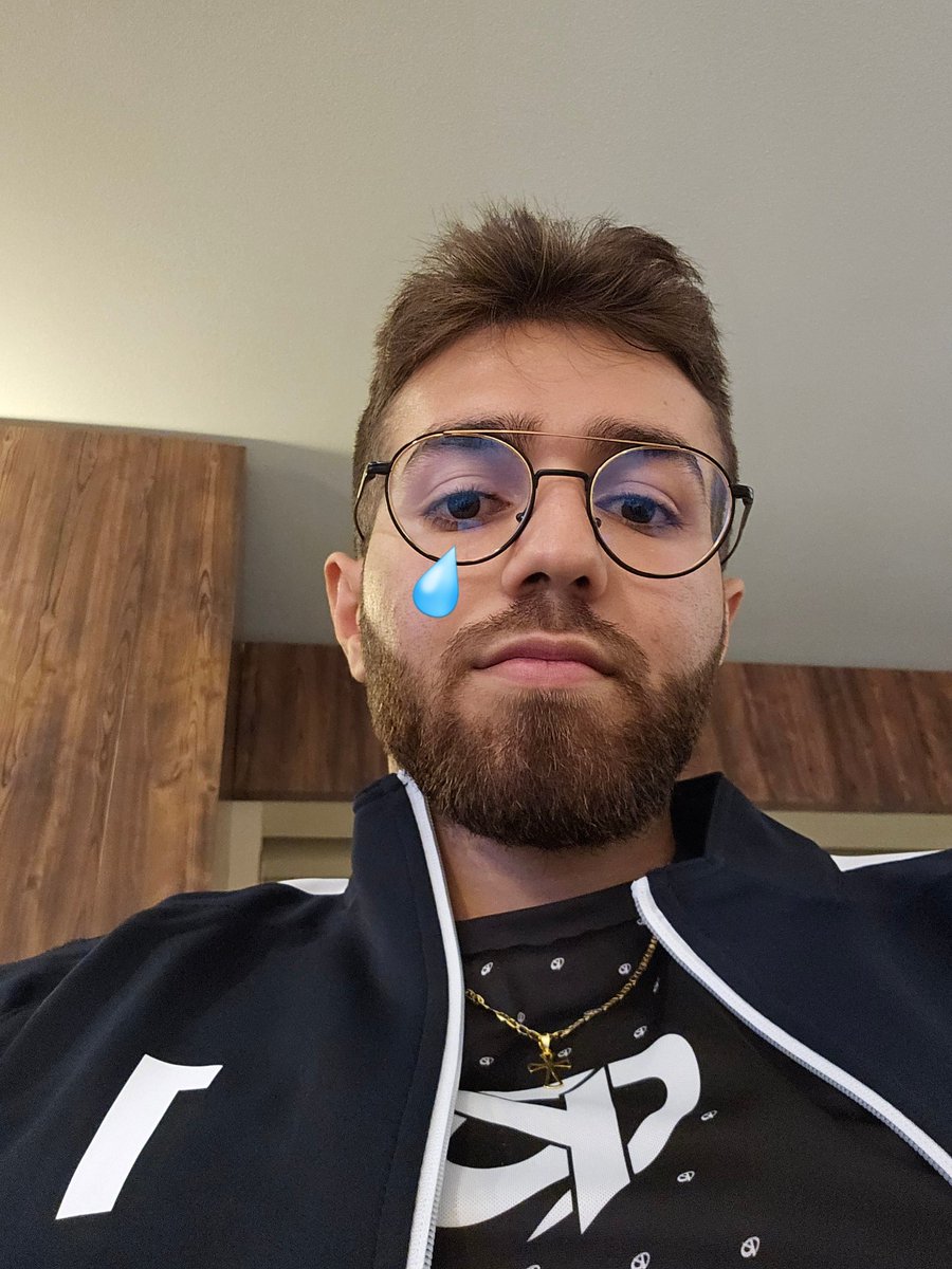 DiggerWacks_'s tweet photo. J'étais le numéro 1 aka Number One l'enfant de la prophétie mais je suis déjà out désolé l'équipe de vous avoir déçu 😔 #tourinfernale #grossegalère Merci à @RedBullFrance pour l'opportunité 🤙 et let's go @Skyyart pour le top 1 🗣💯🔥 https://t.co/7IxUefyDl8