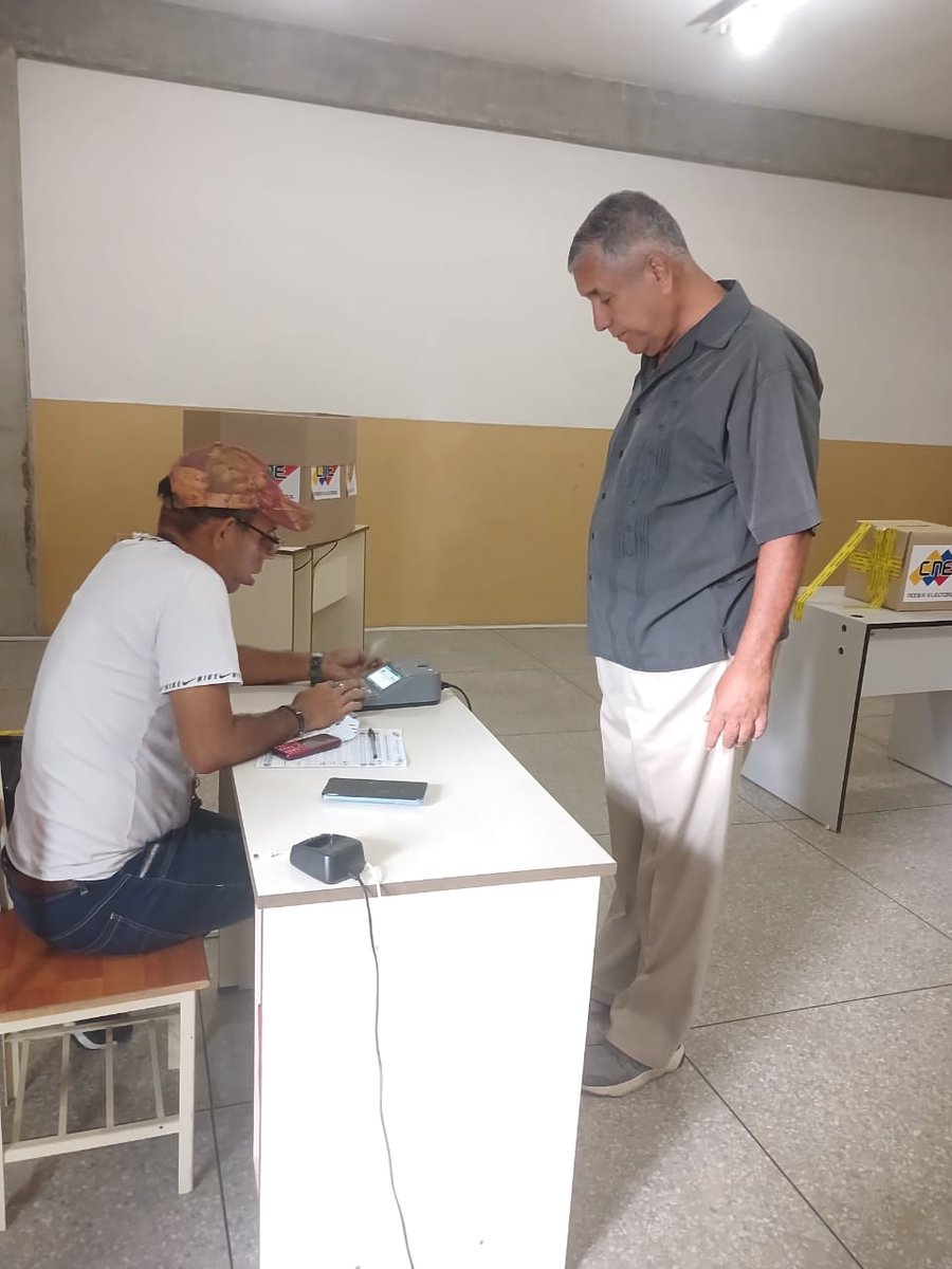 Luimarysm's tweet photo. Con alegría y cumpliendo con el compromiso por lo nuestro #VenezuelaDiceSi en esta jornada electoral histórica para los venezolanos https://t.co/hnrUOVLn08
