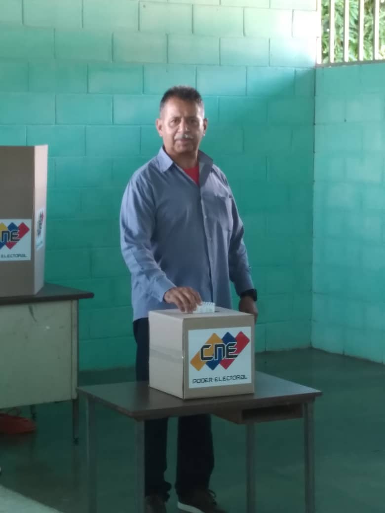Luimarysm's tweet photo. Con alegría y cumpliendo con el compromiso por lo nuestro #VenezuelaDiceSi en esta jornada electoral histórica para los venezolanos https://t.co/hnrUOVLn08