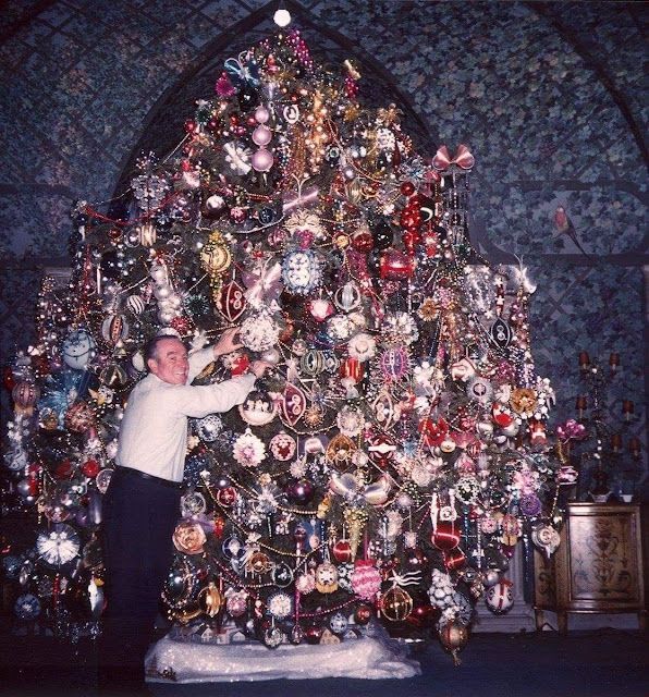 labreakfastclub's tweet image. Join The LABC on 12/6 to hear Harold Lloyd's granddaughter Suzanne Lloyd share stories of her grandfather, the most successful film star in the world in the '20s, and his giant Christmas Tree.

Buy tix by 11:30 am on 12/4:  buff.ly/47UfpIx 

📷  @TheHaroldLloyd

#3Dimages