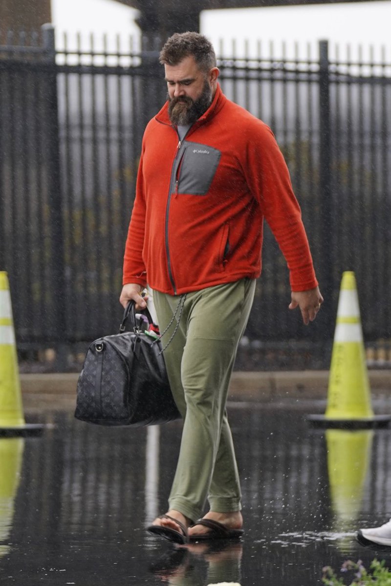 Eagles Nation (@phleaglesnation) on Twitter photo The commitment to Flip-Flops even in the pouring rain is admirable, <a href="/JasonKelce/">Jason Kelce</a>.
We need a snow game for a true test. The commitment to Flip-Flops even in the pouring rain is admirable, <a href="/JasonKelce/">Jason Kelce</a>.
We need a snow game for a true test.