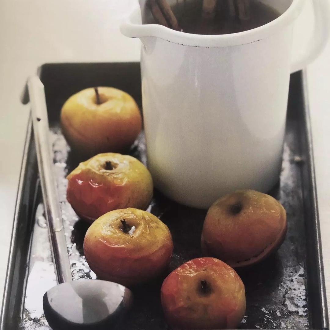 DeliaOnline's tweet photo. Our December Menu of the Month https://t.co/WEQh3B9RaQ Hot Spiced Cider with Buttered Apples, Salmon Coulibiac served with Sauteed Caramelised Fennel, and Vanilla Bean Ice Cream with Raisins Soaked in Pedro Ximenez.  #menuofthemonth #recipes #homecooking #entertaining https://t.co/O5cqgoEldi