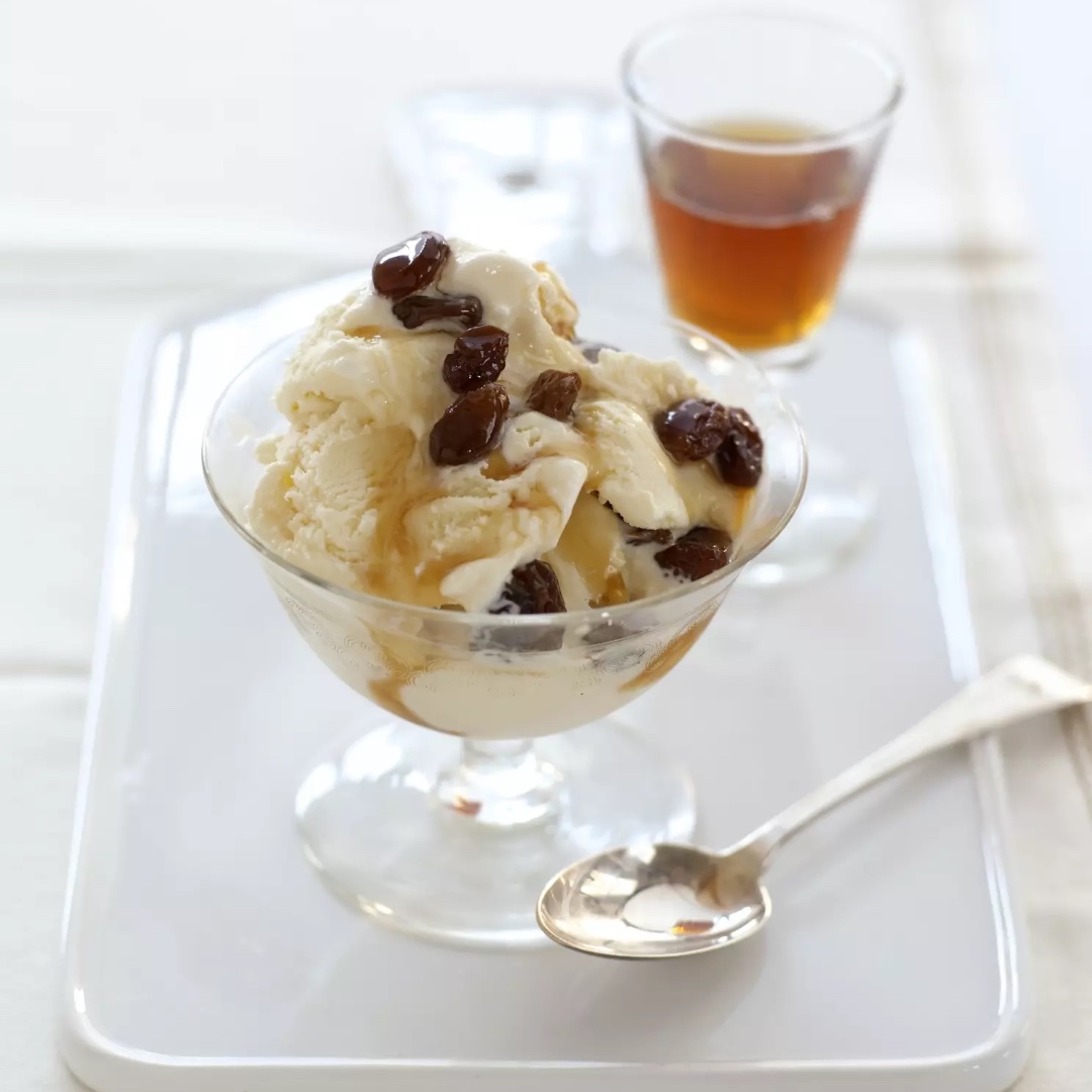 DeliaOnline's tweet photo. Our December Menu of the Month https://t.co/WEQh3B9RaQ Hot Spiced Cider with Buttered Apples, Salmon Coulibiac served with Sauteed Caramelised Fennel, and Vanilla Bean Ice Cream with Raisins Soaked in Pedro Ximenez.  #menuofthemonth #recipes #homecooking #entertaining https://t.co/O5cqgoEldi
