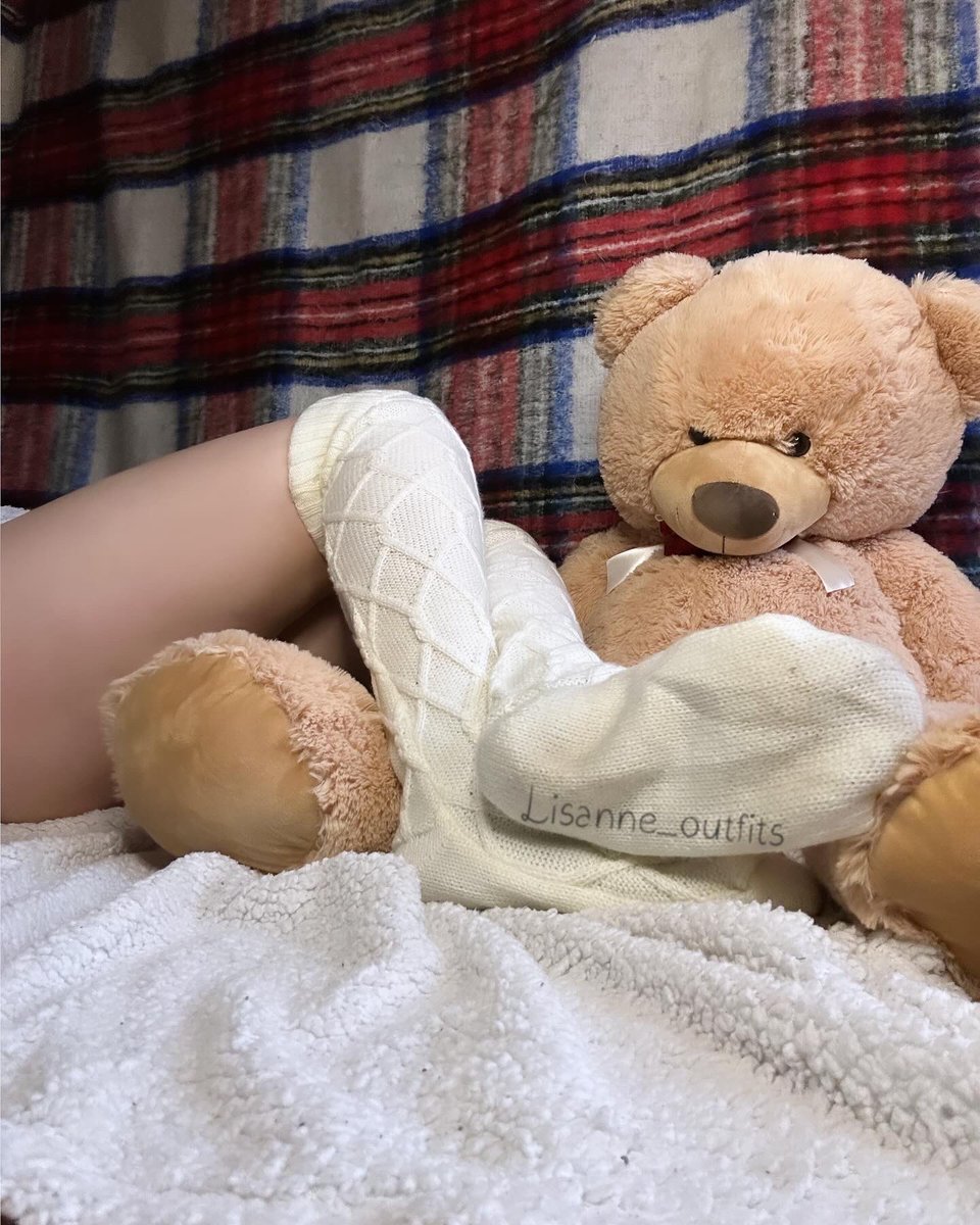 LisanneWaifu's tweet photo. Winter outfit ❄️ super comfy
.
#outfit #winter #winteroutfit #christmas #christmasoutfit #girl #teddybear #fashion #animegirl #hoodie #hoodieseason #hoodies #hightsocks #feetmodels #feet #patreonmodel #patreoncreator #thighhighs #legs #whiteoutfit #white #whitecat #comfy https://t.co/P2zrHl6ztk