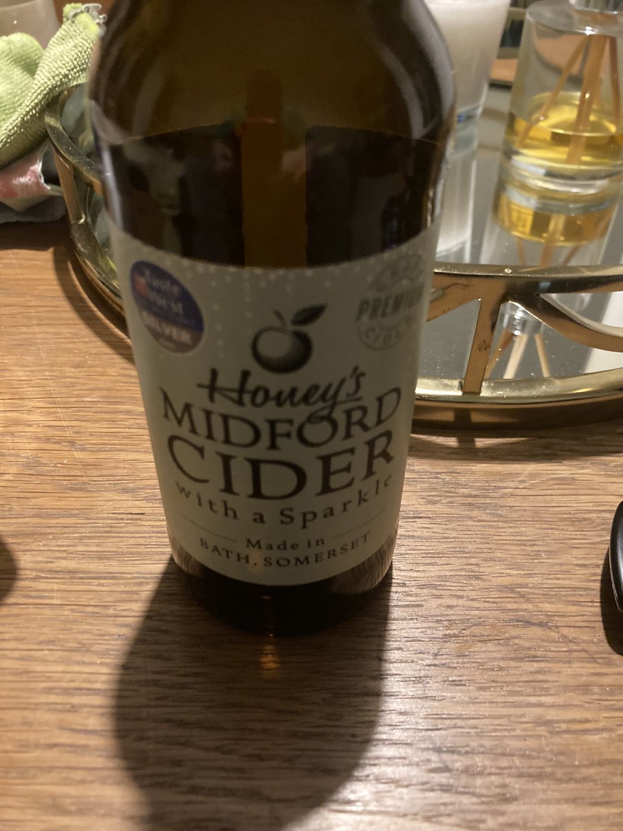 3rd December means @HoneysCider in the @cidershop advent calendar.

Made in Midford, Bath. At 5.4% it's sweet, almost vanilla-y. Easy drinking