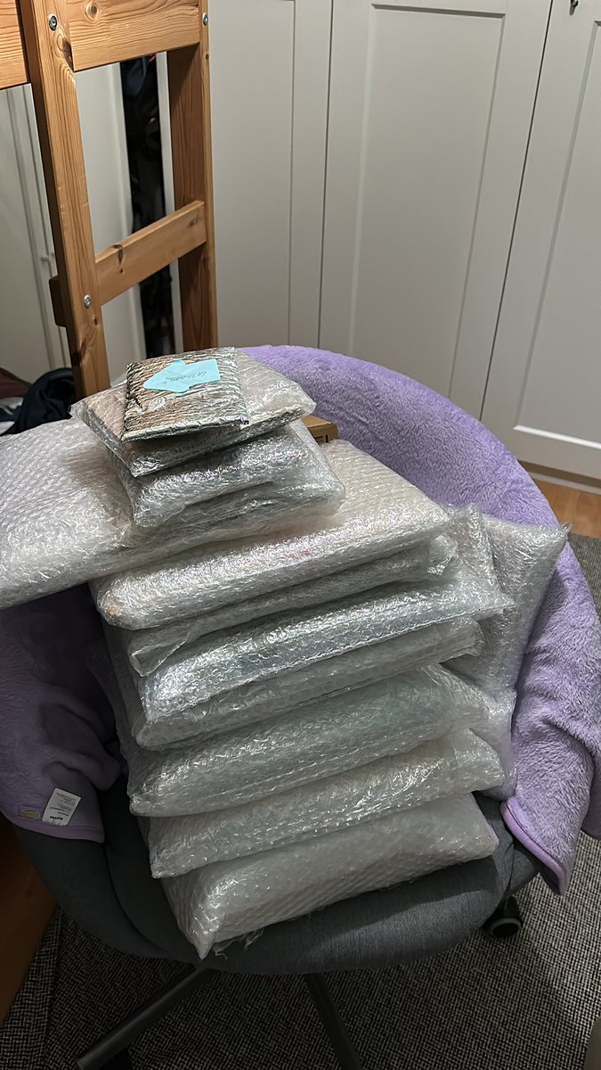 joicecollector's tweet photo. aynen kanka ya bikac paketle biter zaten nurun urunleri 🥱 gotum koptu literally #joiceupdate kargolama eksikleri olanlar disinda bitti eksikler icin ulastim borclar kapandi 🫡 nurdan bi paket daha geldiginde update gecicem https://t.co/OGoQMfFOHq