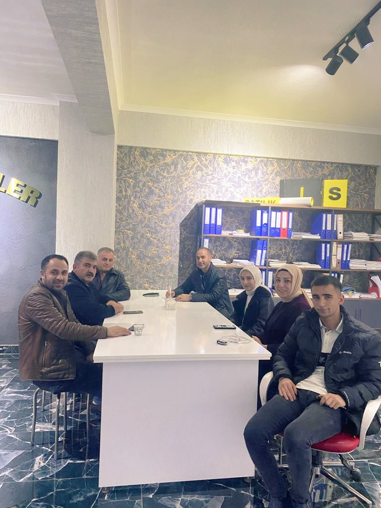 Bir çay tadın da, sohbet kadar güzeli yok..
Arkadaşlarımızla Hasbihal...
<a href="/Ahmet_Davutoglu/">Ahmet Davutoğlu</a> <a href="/OmerrUnal/">Ömer ÜNAL</a> @gelecekankara06 <a href="/HakanTokach/">Hakan TOKAÇ</a> <a href="/M_simsek13/">Mustafa Şimşek</a>