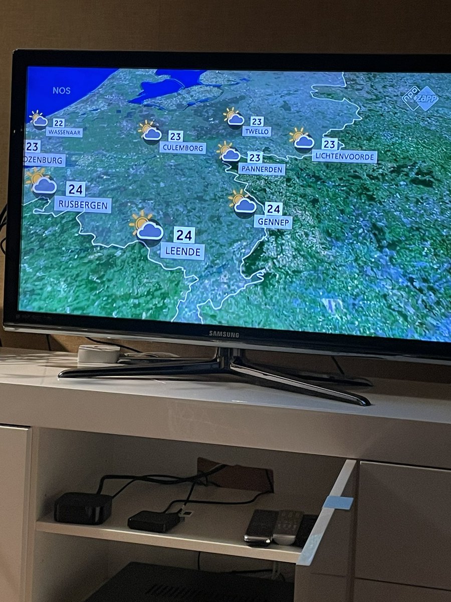 Bij het @jeugdjournaal zit iemand die niet van de winter houdt 😂