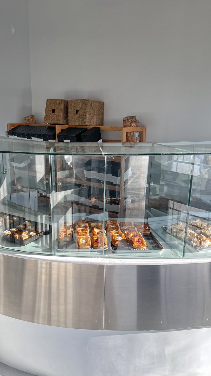 Blogger_Ahmed's tweet photo. مخبز صندوق ا��خبز || Bread Box Bakery

من #مخبوزات_الرياض
#جديد_الرياض
#النرجس
#قهوة
#بيكري

جربنا كروسان الكاسترد لمحبين الحلا بتعجبهم عندهم اكثر من نوع كروسان 👍🏻
اتمنى لهم التوفيق 👌🏻🤍
الرياض - النرجس📍
https://t.co/I5LOlZ3Jb8 https://t.co/5OB104elR8