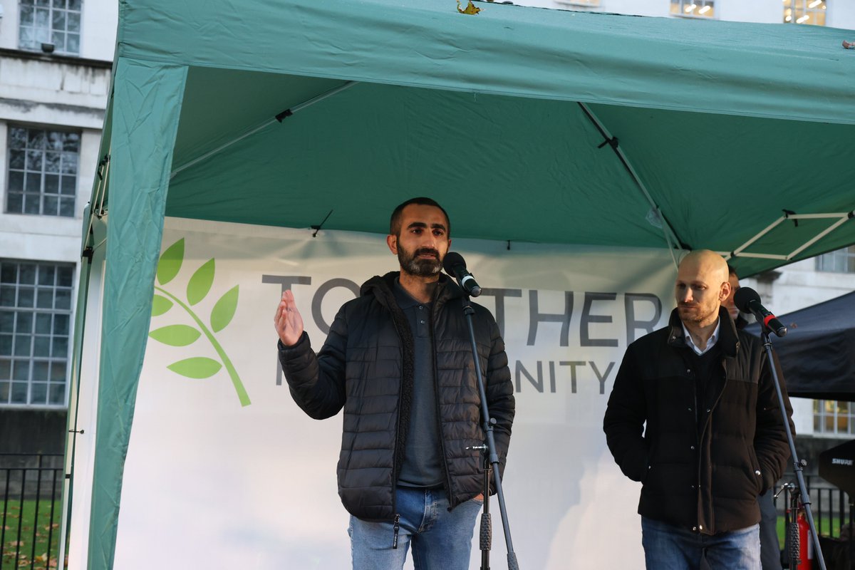 Today thousands came together to unite against hatred, antisemitism & anti-Muslim hate in light of the Israel/Palestine conflict Palestinians & Israelis, Jews & Muslims, politicians & faith leaders stood together, lit candles & spoke of the importance of unity #Together4Humanity