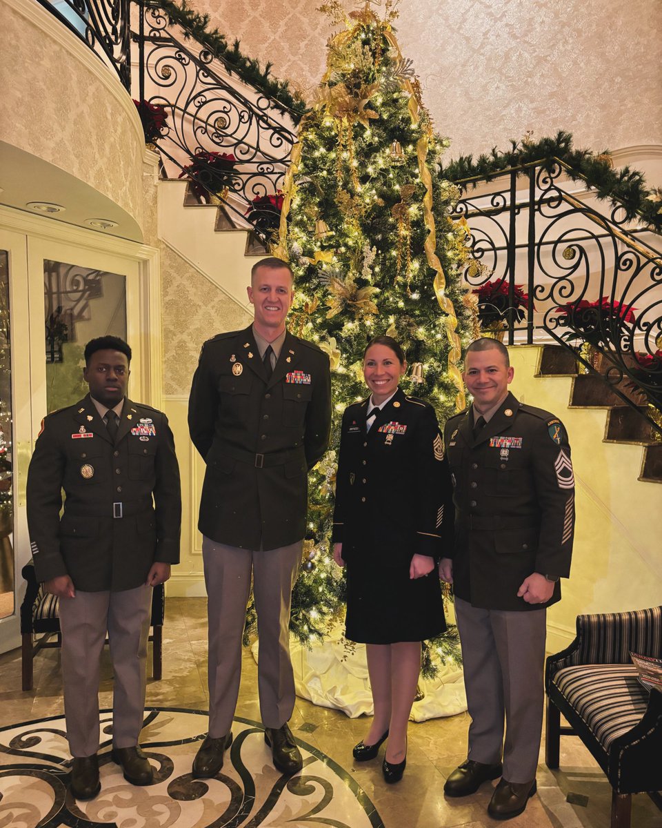 DaleKooyenga's tweet image. Attended the @353CivilAffairs Dining Out in NYC.  Well-deserved recognition of two of my critical @407thB  NCOs, CSM @SaraWintheiser and MSG Damian Narvaez. @USACAPOC @USArmyReserve @USArmy
