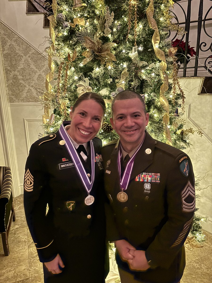 DaleKooyenga's tweet image. Attended the @353CivilAffairs Dining Out in NYC.  Well-deserved recognition of two of my critical @407thB  NCOs, CSM @SaraWintheiser and MSG Damian Narvaez. @USACAPOC @USArmyReserve @USArmy