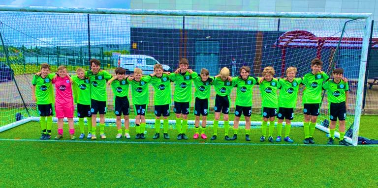 ** Looking for a player ** A space has came available with us on a Sat & Sun in the @LCPL2012 and @BVDJFLfixtures Great set of players & parents. Training on Wednesday’s @PSoccerCentre @VolairLeisure Enquiries please DM. 👍🏻 RT appreciated @Livrpool_CFA #UpTheCelts ⚽️☘️⚽️☘️