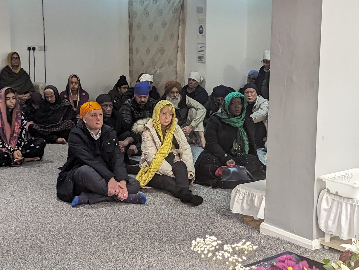 Cllr Larry Ferguson, <a href="/danfrancis02/">Daniel Francis MP</a> <a href="/CllrPerfect/">Cllr Wendy Perfect</a> &amp; <a href="/abenaopp/">Abena Oppong-Asare MP</a> joined <a href="/Councillor_BSG/">Baljeet Singh Gill</a> &amp; members of <a href="/GNDErithBvd/">GND Gurdwara Erith & Belvedere Sikh Temple</a> this morning as they celebrated Guru Nanak’s birthday.

They caught up with old friends, discussed the building project at the Gurdwara &amp; its work in the community.