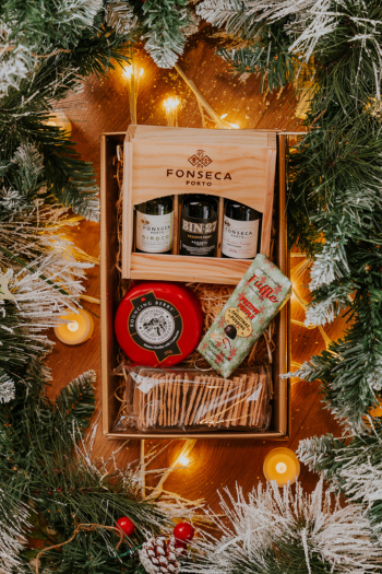 WiGlos's tweet photo. Gift luxury with @bottleswine this Christmas! 🎁✨ 

Choose from the Port Trio Mini Fonseca Selection (£30) or Champagne Hamper with Lete Vautrain Champagne (£35). 🍾 

Customise your cheers with their Wine and Cheese Box – perfect for your loved ones! 🥂

#WhatsIn #Christmas https://t.co/MCPYb8ry2w