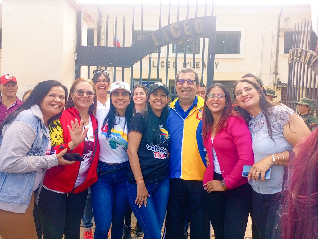 #Hoy el pueblo Venezolano hace historia al participar en el referéndum consultivo, por la defensa del territorio Esequibo. Gritamos con fuerza el sol de Venezuela nace en el Esequibo!!