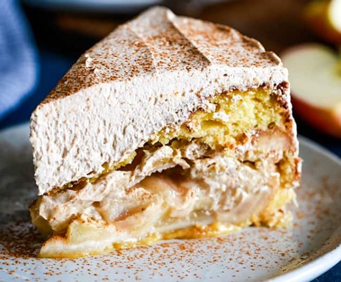 unpodiblu's tweet photo. Have some cake! Apple Pie with Cinnamon Frosting Cake 😊
#applepieday #recipe https://t.co/kh1kpWkNtD https://t.co/BQ41NcKgxi