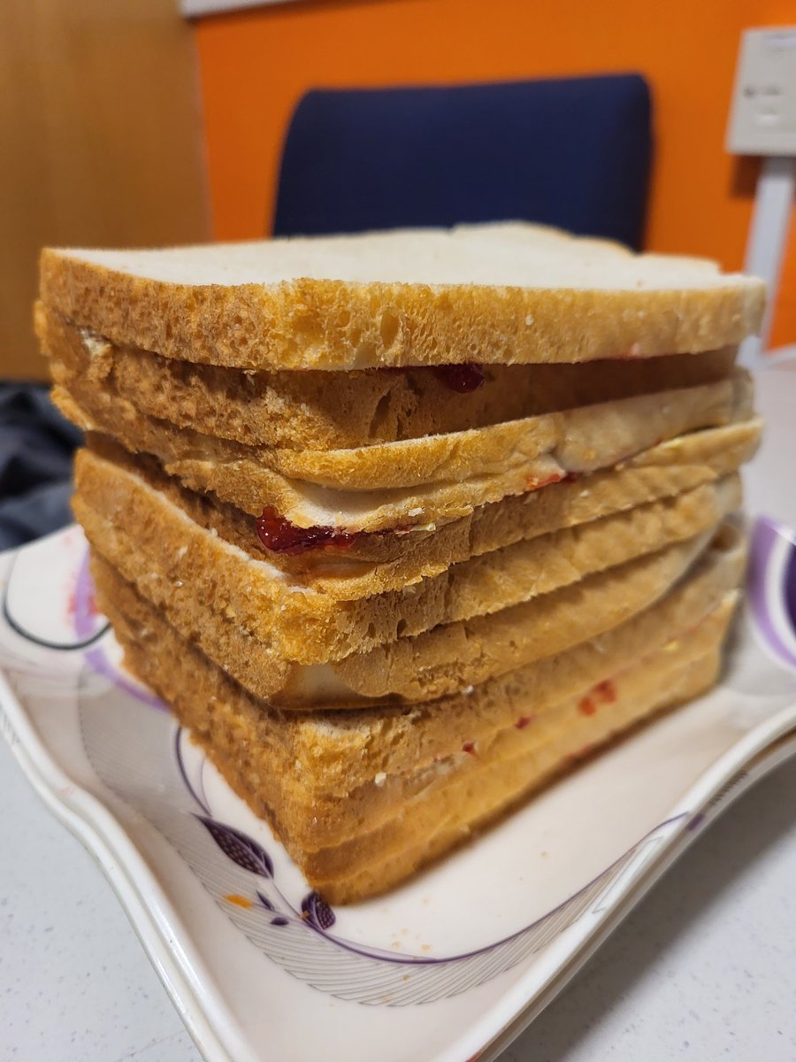 heizalicious's tweet image. When all your bread is boutta expire so you gotta #StackEmHigh #SandwichSunday