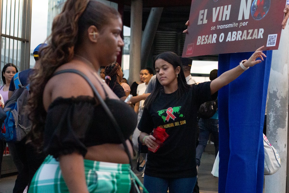 ahfrepdom's tweet photo. Acá un resumen de los que vivimos durante nuestro 🔴#DíaMundialdelSida 🛑 el pasado #1deDiciembre en #AHF hemos asumido el compromiso de informar, prevenir y concienciar a la población dominicana acerca del VIH y Sida. 👩🏻⚕️🎗️
#AHFRepDom
#DíaMundialdelSida
#1deDiciembre
#AHF https://t.co/rPHWOWwYU1