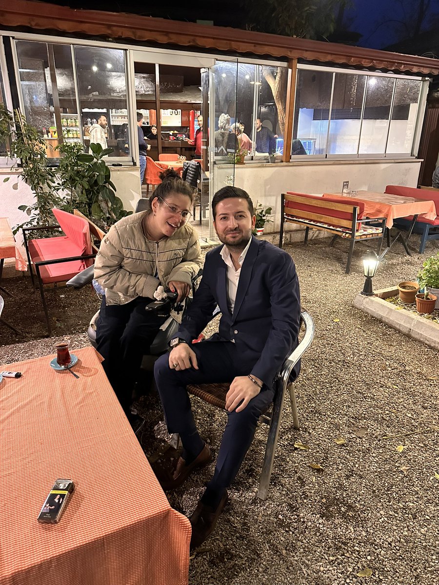 Mavişim ile günün yorgunluğunu atıyor,günümüzü değerlendiriyoruz ☺️
#3Aralık