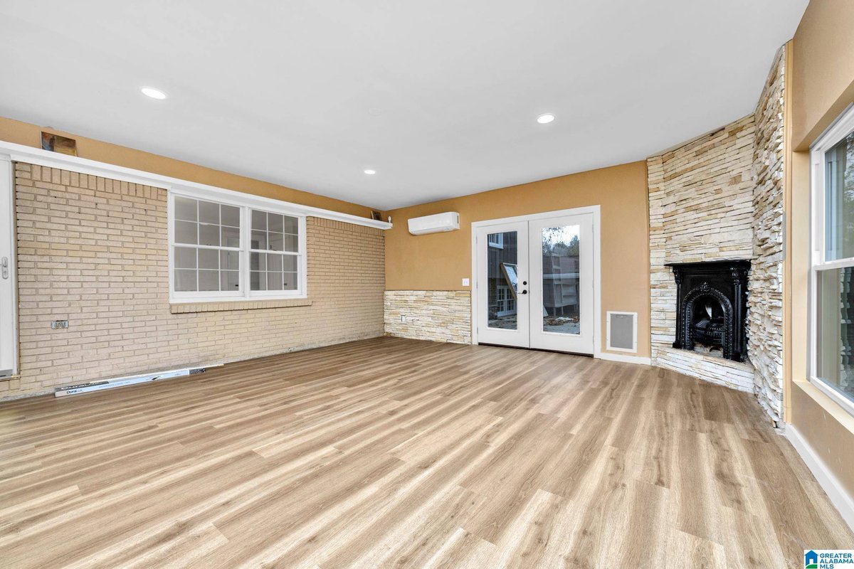 BrandonBridgmon's tweet photo. 4602 BURNING TREE LANE, Pelham, AL 35124 just hit the market!
Take a look at this awesome space: https://t.co/tC5u13lK9T https://t.co/lGMmGt6l4l