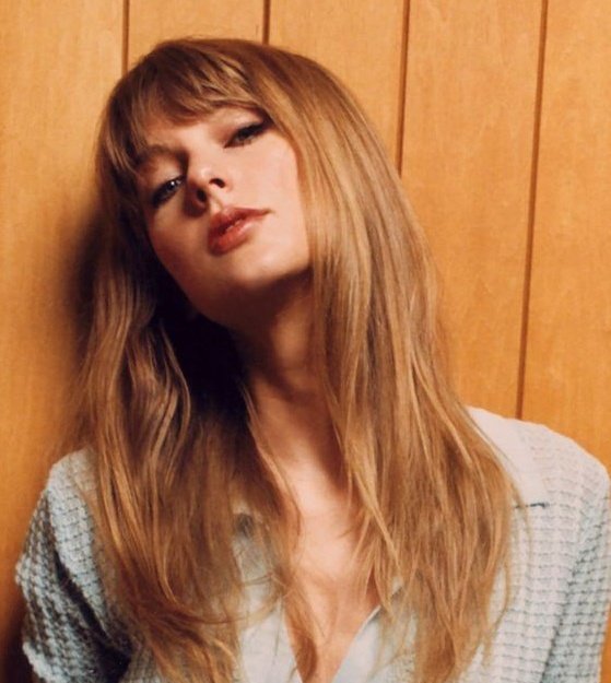 Ariana Grande &amp; Taylor Swift were the most streamed female artists worldwide on Spotify yesterday.

— Ariana Grande without release an album since 2020, Taylor Swift with 7 albums released this decade!