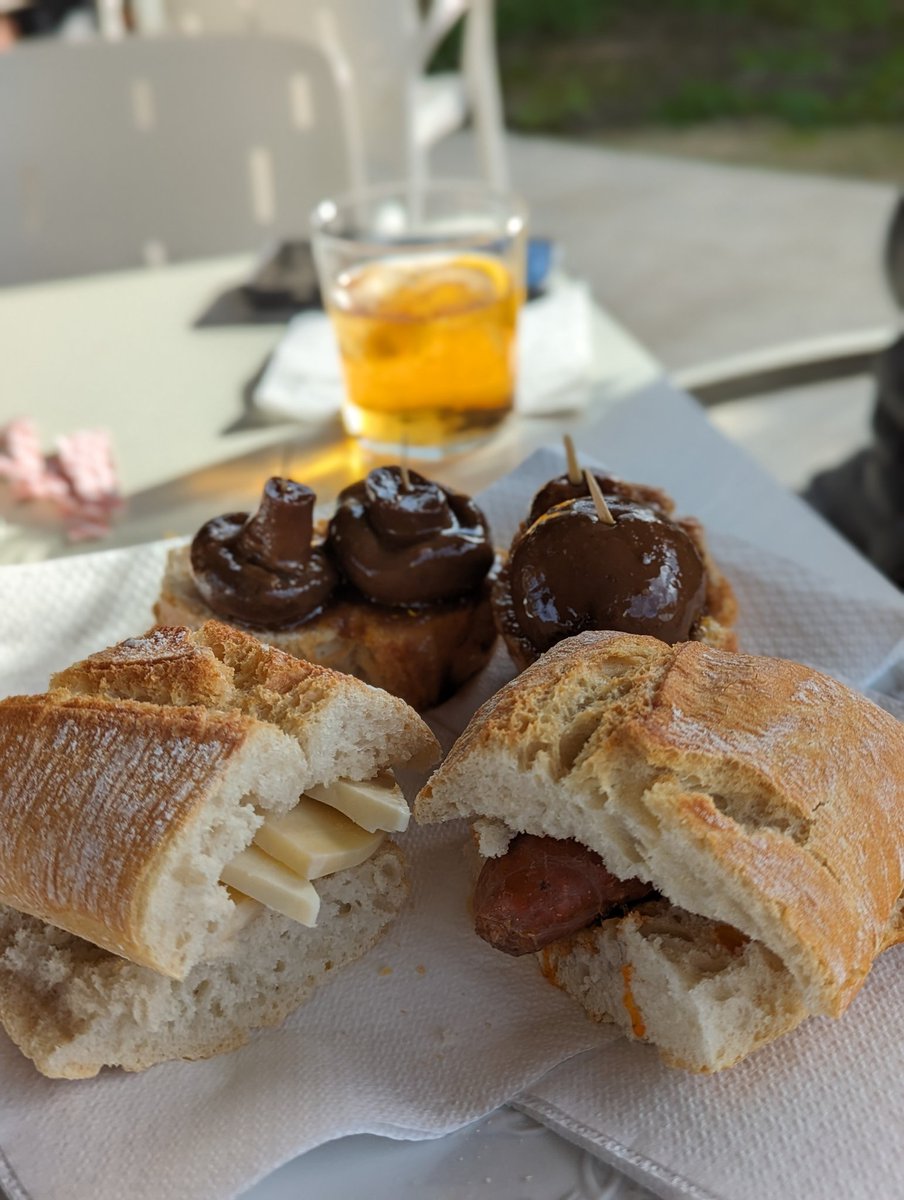 Aprovechar el sol de invierno en la terraza de <a href="/Sidre_Mendiola/">Sidreria Mendiola</a> es un placer. Gracias familia!