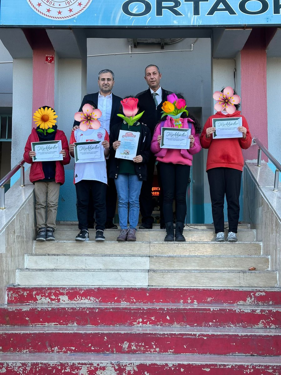 Filistinli kardeşlerimizle yardımlaşmak için düzenlediğimiz yardım kampanyasında en çok yardım sağlayan sınıflarımızı teşekkür belgesi ile ödüllendirdik. Katkı sağlayan tüm öğrencilerimize ve velilerimize teşekkür ederiz. <a href="/sanliurfammem63/">Şanlıurfa İl Milli Eğitim Müdürlüğü</a> <a href="/KarakopruM/">Karaköprü MEM</a> <a href="/A_KerimYAVUZ/">Abdulkerim Yavuz</a> <a href="/NebiKaplan63/">Nebi Kaplan</a>